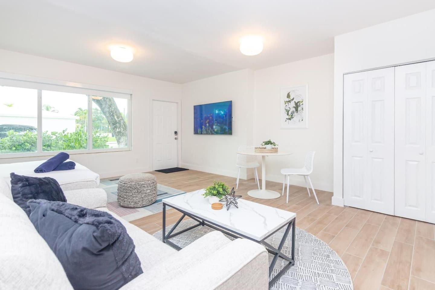 Large Stylish Studio Apartment In El Portal #3 Miami Extérieur photo