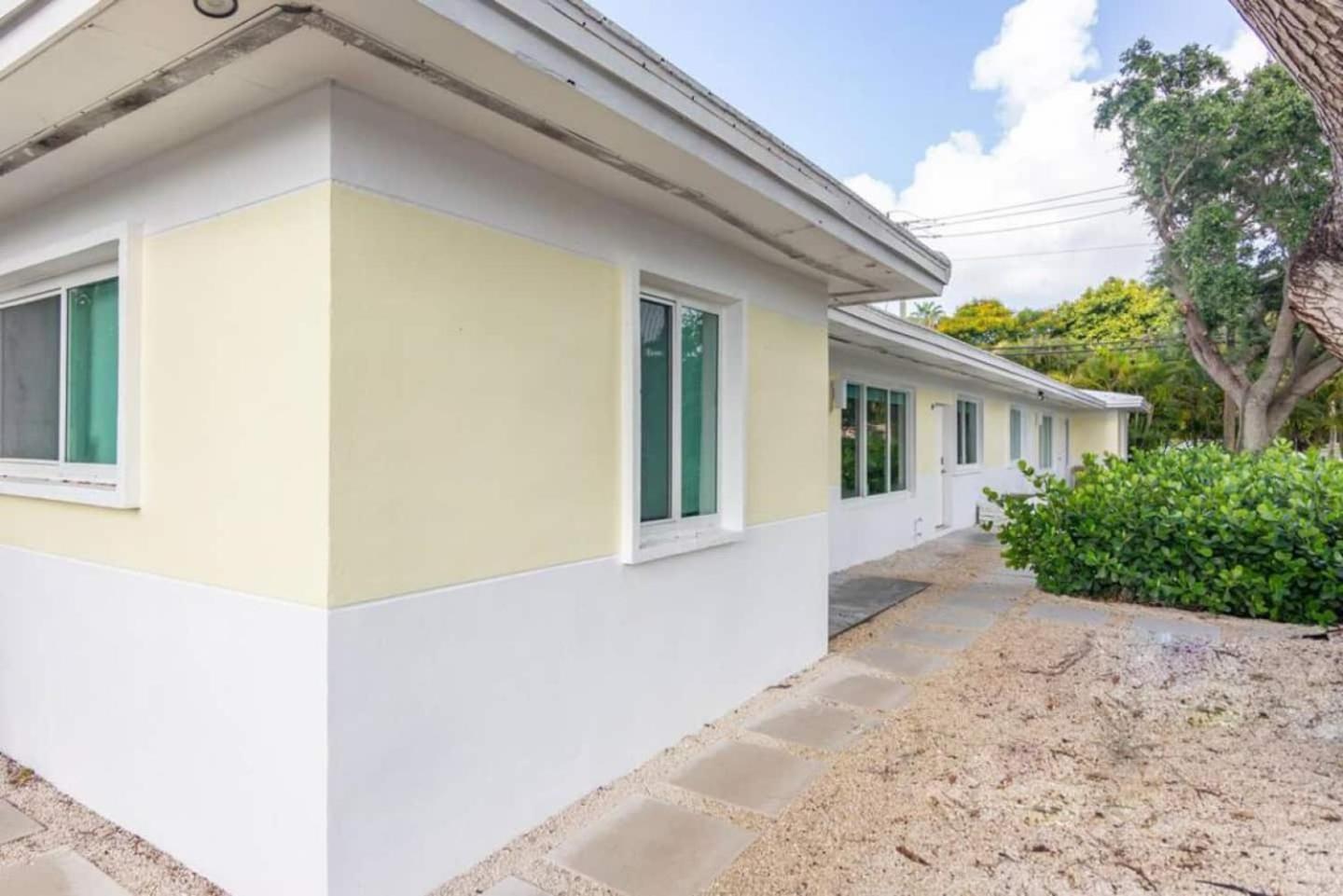 Large Stylish Studio Apartment In El Portal #3 Miami Extérieur photo